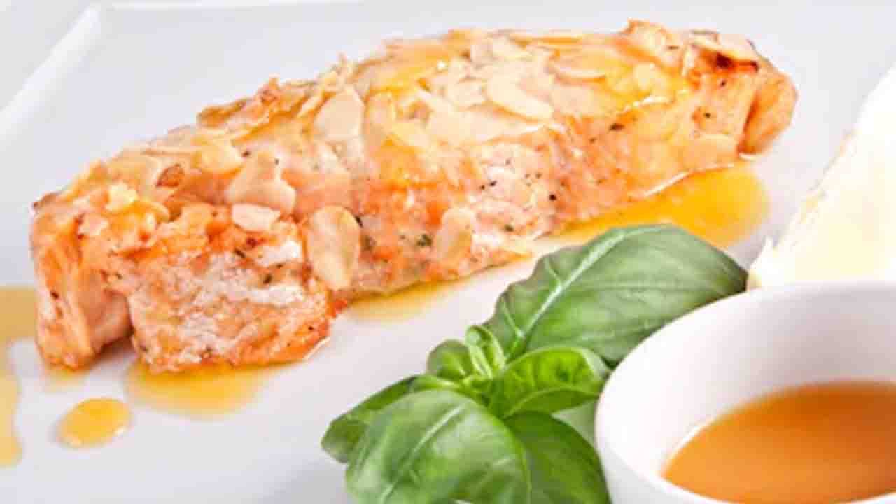 Salmone alle mandorle