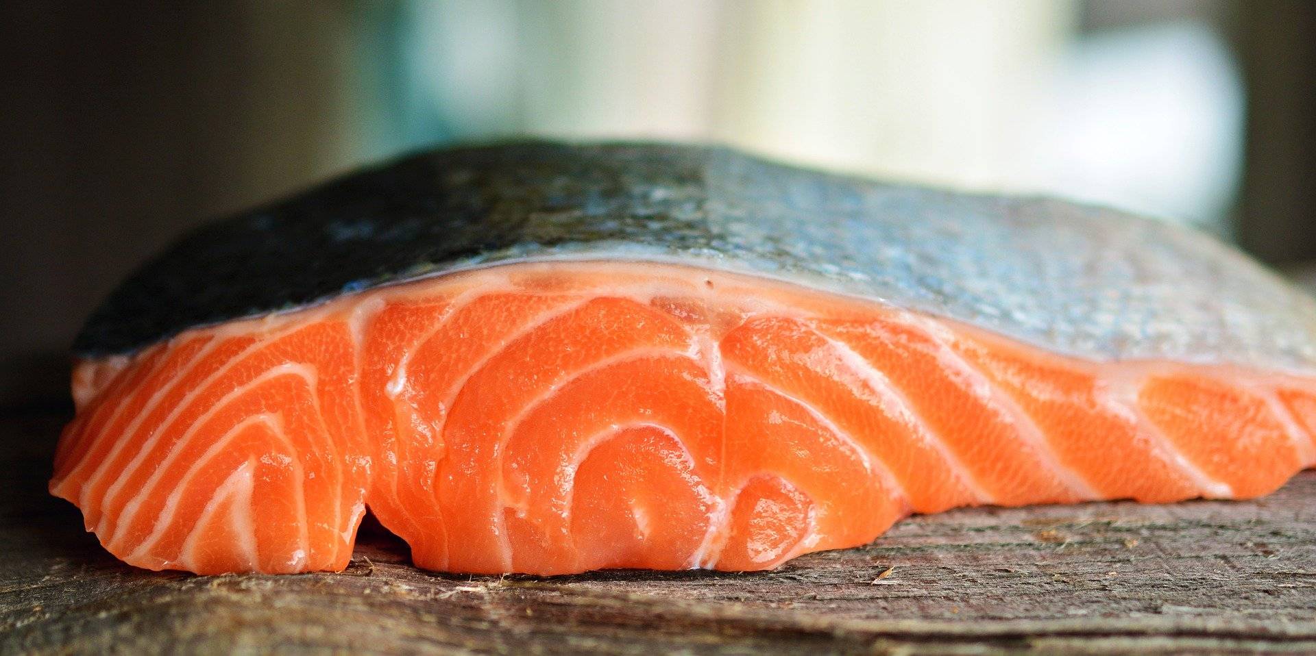 Spezzatino di salmone con insalata - ricettasprint