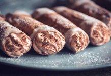 Cannoli al cioccolato con la pasta frolla | un dessert goloso Cannoli al cioccolato