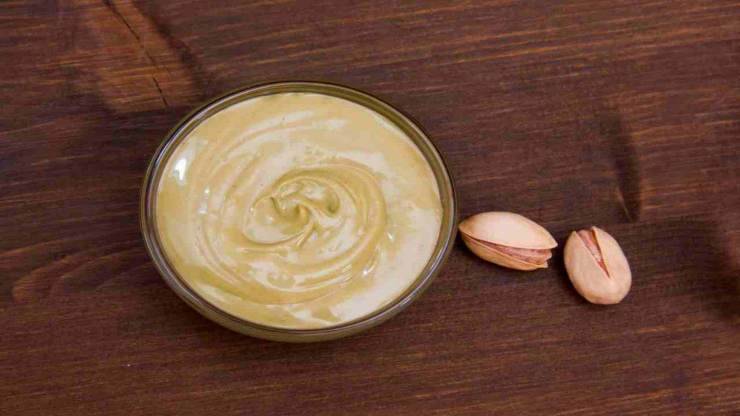 Ciambella allo yogurt con cuore di pistacchio FOTO ricettasprint