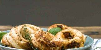 Ciambelle veloci di patate e zucchine al forno FOTO ricettasprint