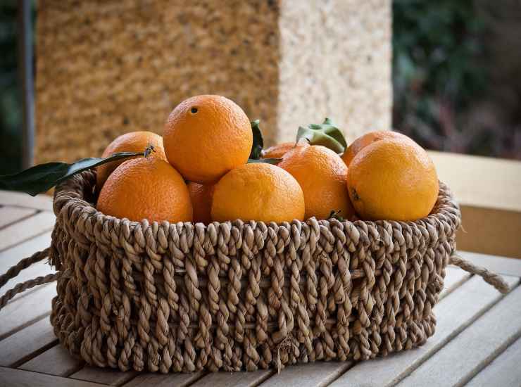 Ciambelline all'arancia e noci rivestite di zucchero - ricettasprint