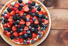 Crostata ai frutti di bosco ganache cioccolato pistacchio | Fantastica Crostata ai frutti di bosco ganache cioccolato pistacchio - ricettasprint