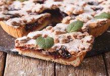 Crostata con amarene e meringa