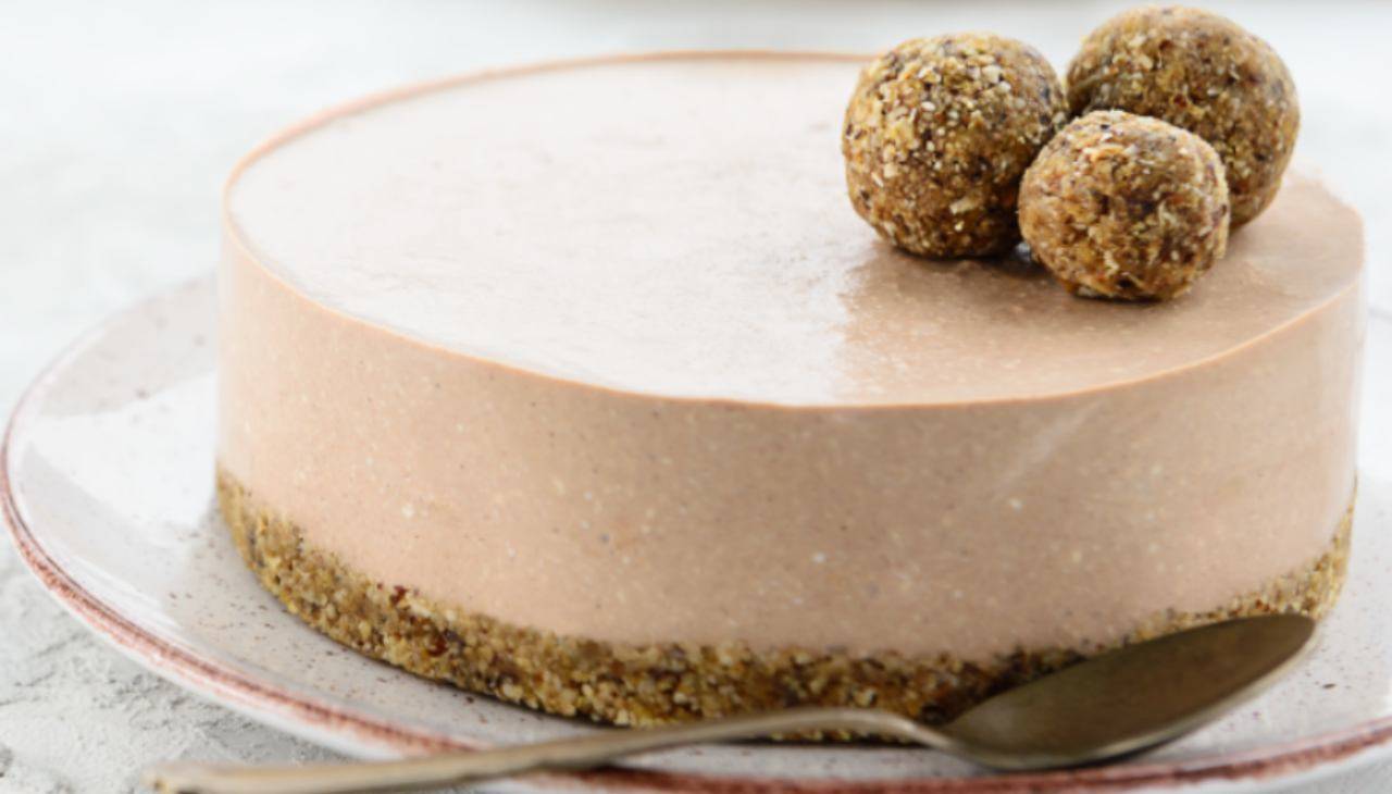 Torta vegana senza cottura al cioccolato e palline impasto - ricettasprint