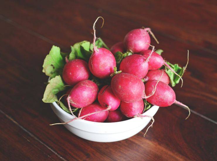 Insalata di patate tonnate con ravanelli e aneto - ricettasprint