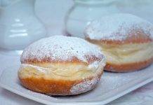 Panini dolci ripieni di crema | Una esplosione di delicatezza e gusto Panini dolci ripieni di crema - ricettasprint