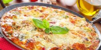 Pizza di zucchine con pomodoro e mozzarella - ricettasprint