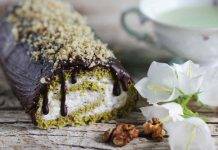Rotolo al cioccolato e pistacchio | un dessert fresco perfetto dopo cena Rotolo al cioccolato e pistacchio