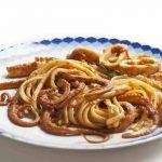 Spaghetti al pesto di prezzemolo con moscardini FOTO ricettasprint