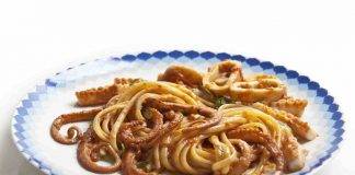 Spaghetti al pesto di prezzemolo con moscardini FOTO ricettasprint