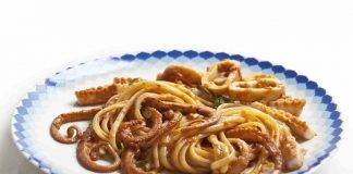 Spaghetti al pesto di prezzemolo con moscardini FOTO ricettasprint