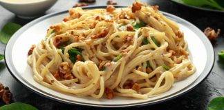Spaghetti con salsa al formaggio e noci - ricettasprint