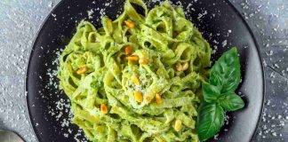 Tagliatelle con pesto di pistacchi e pinoli tostati - ricettasprint