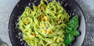 Tagliatelle con pesto di pistacchi e pinoli tostati - ricettasprint