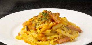 Tagliatelle con zafferano e speck