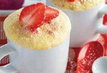 Torta in tazza alle fragole light - ricettasprint