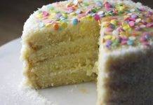 Torta vegana con crema al cocco | Ricetta facile e sfiziosa Torta vegana con crema al cocco - ricettasprint
