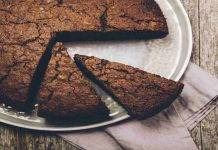 Torta vegana con quinoa e cioccolato
