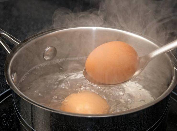 Uova sode con pane