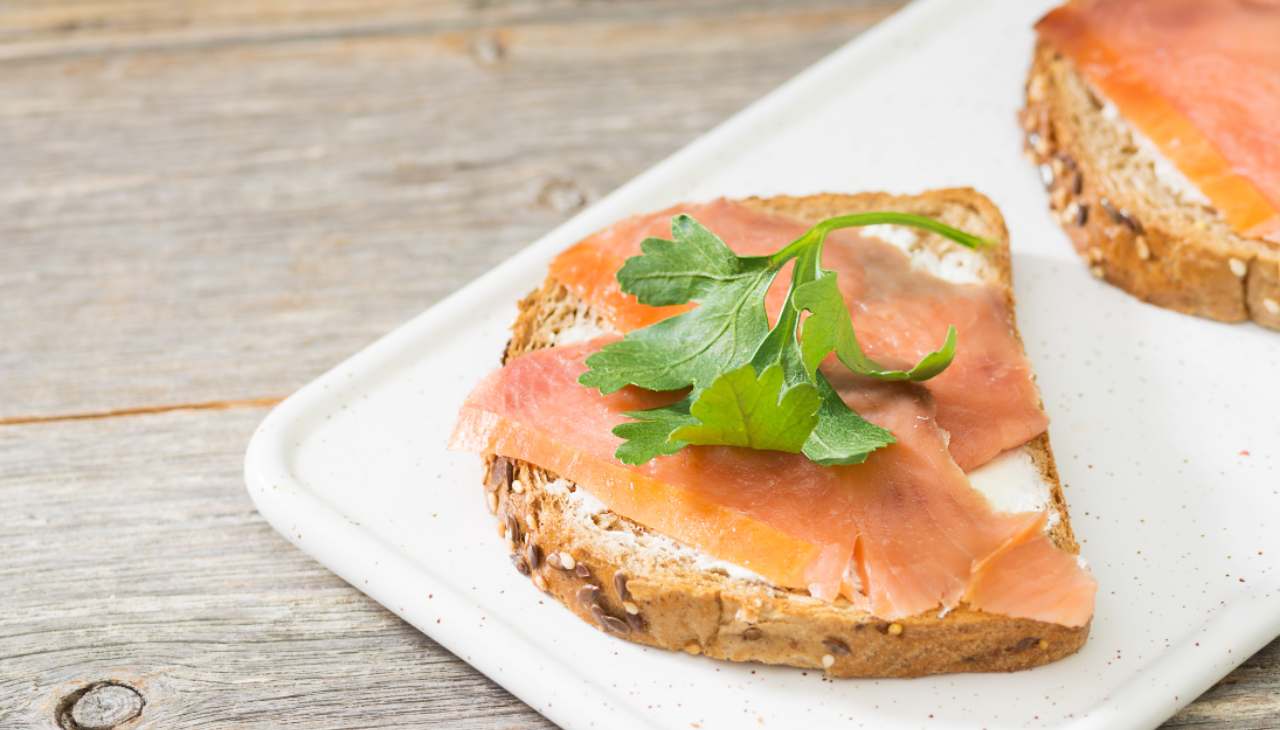 Bruschette al salmone- ricetta sprint