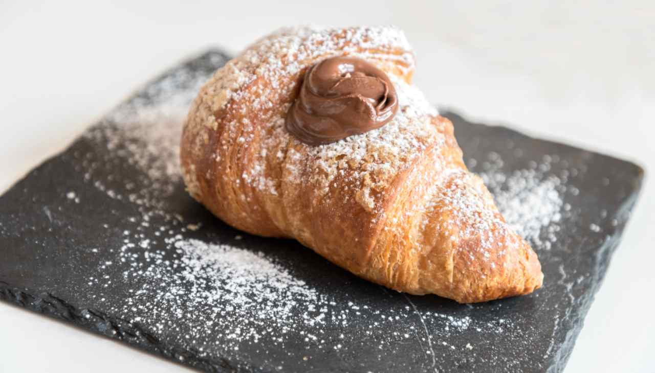 Cornetto vegano alla nutella  Ghiottoneria leggera e golosa