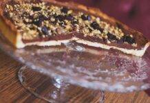 Crostata gianduia nocciole | Ghiottoneria goduriosa e golosa Crostata gianduia nocciole - ricettasprint