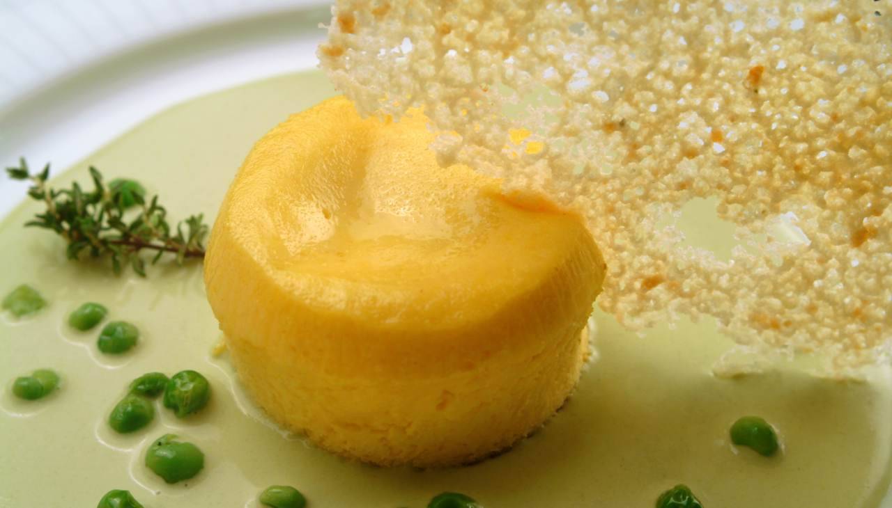 Flan di ricotta su crema di piselli - ricettasprint