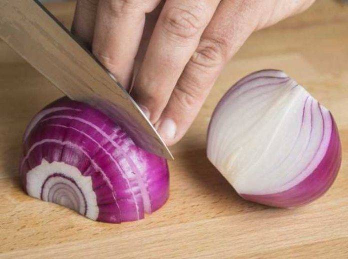Insalata di ceci e feta con cipolla | fresca e semplice da preparare