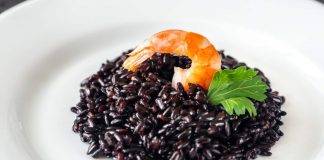 Insalata di riso nero al pesto nero - ricetta sprint