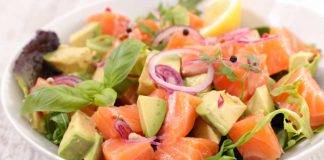 Insalatona salmone e avocado - ricettasprint