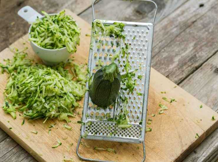 Muffin con formaggi e zucchine