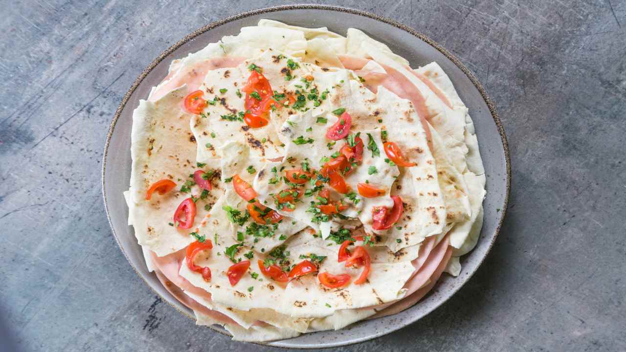 Pane carasau con pomodori