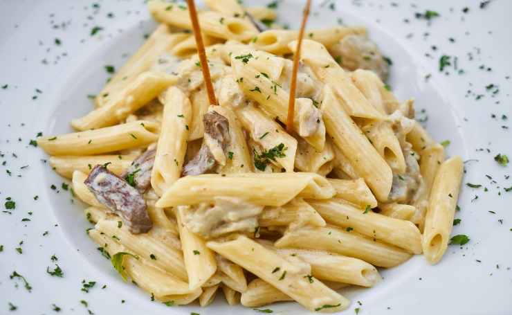 Pasta ai formaggi e speck
