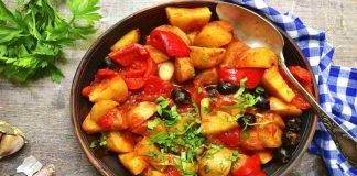 Patate con peperoni e olive