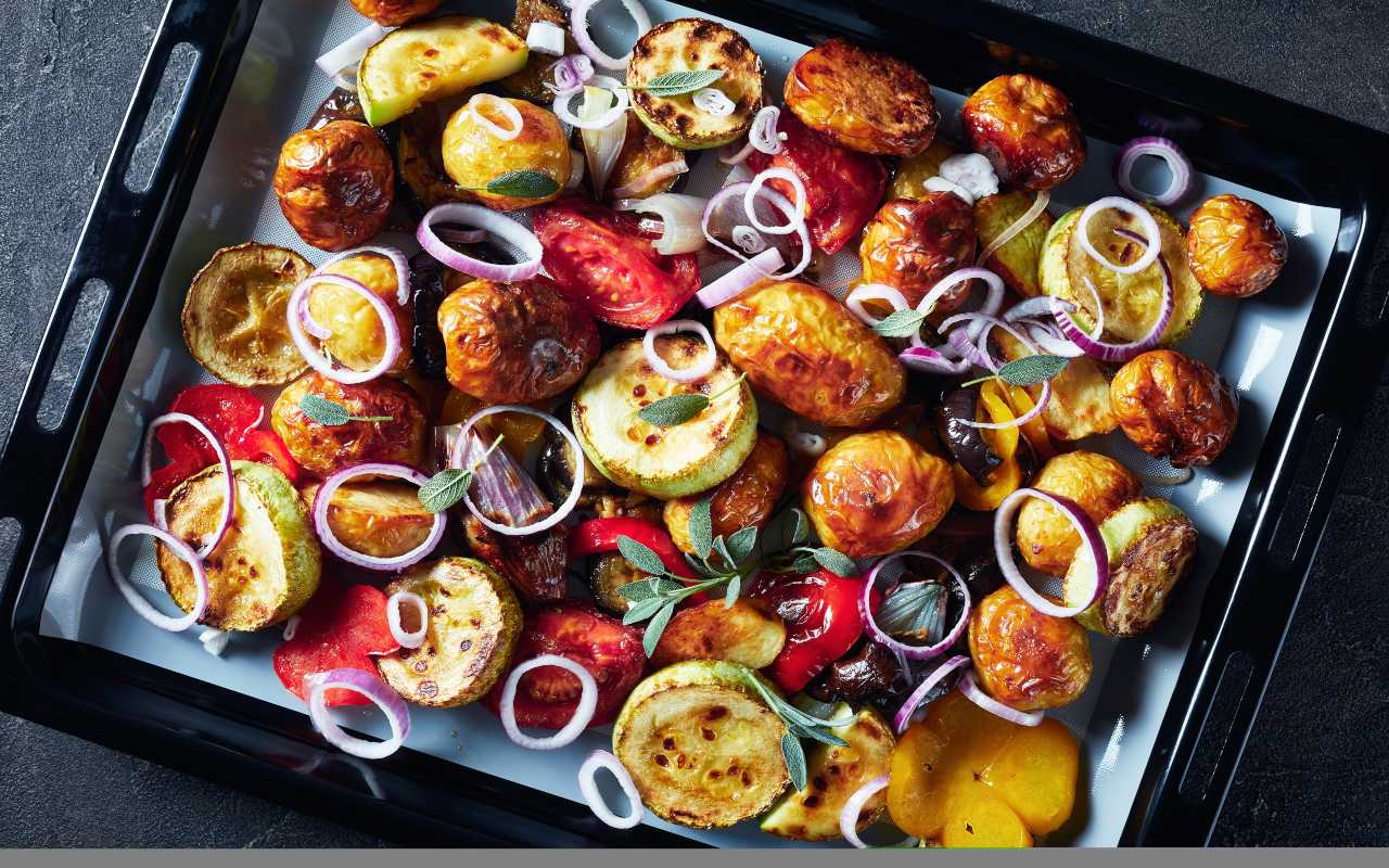 Patate e cipolle al forno con pangrattato e rosmarino FOTO ricettasprint