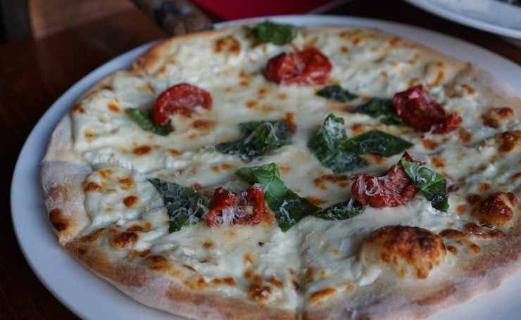 Pizza con formaggi
