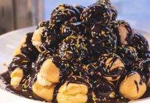 Profiterol caramello e cioccolato | Ghiottoneria invitante e golosa Profiterol caramello e cioccolato - ricetta sprint