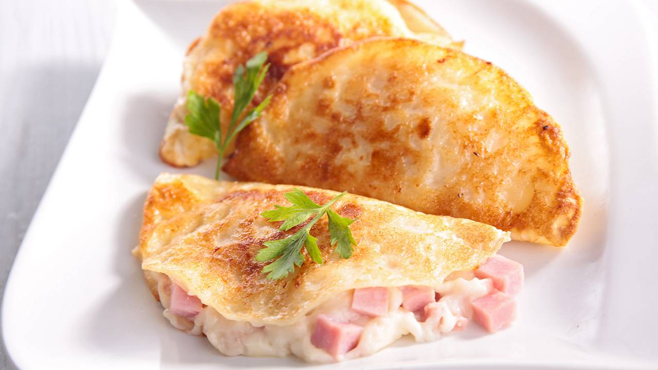 Sformato di crespelle con prosciutto e provola