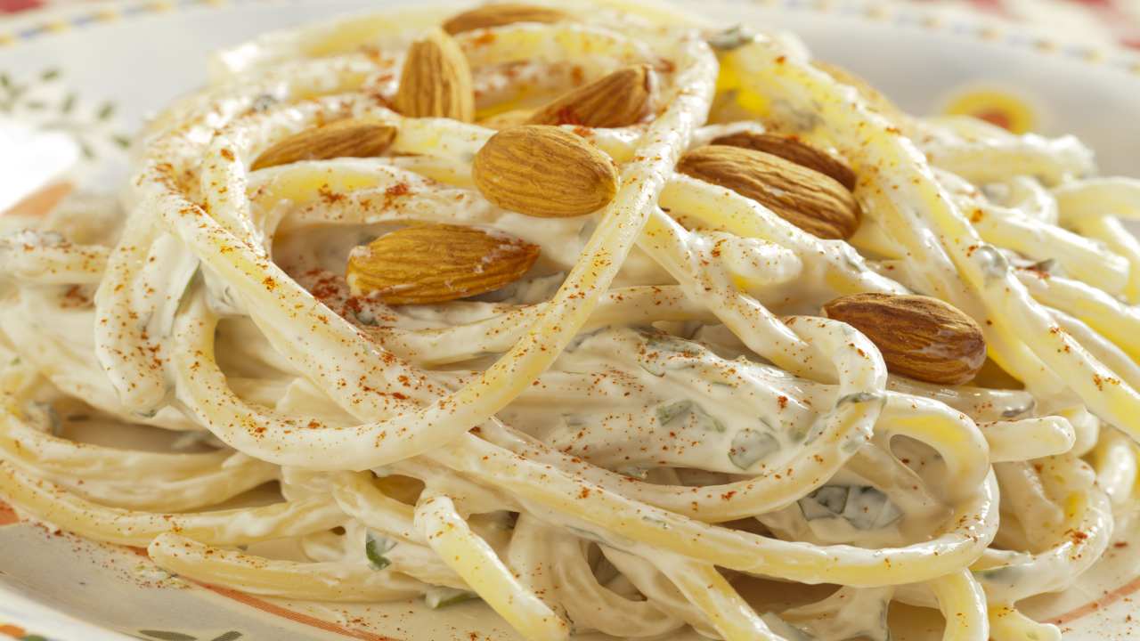 Spaghetti con mandorle