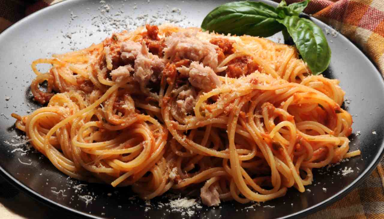 Spaghetti tonno e pomodori secchi - ricettasprint