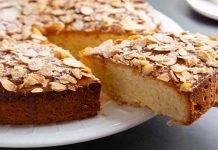 Torta di mandorle e ricotta | Soffice e senza farina e senza lievito Torta di mandorle e ricotta