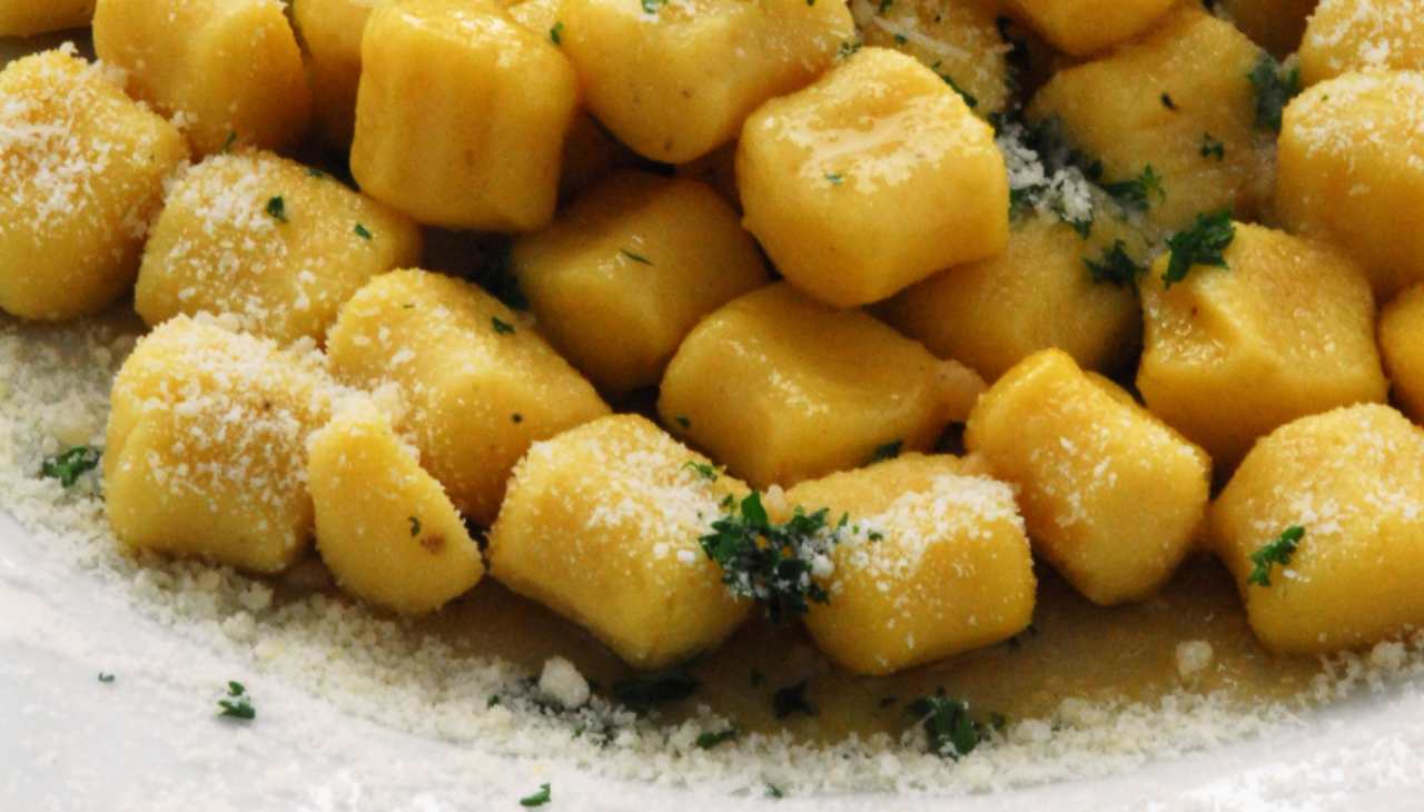 Gnocchi ricotta e curcuma - ricettasprint