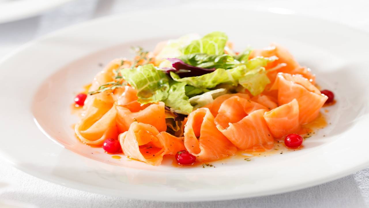 Carpaccio di salmone marinato all'aceto