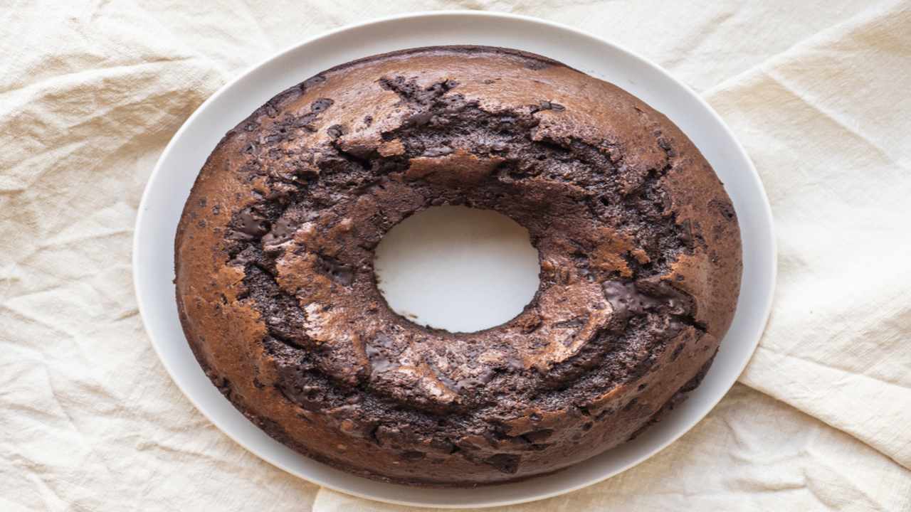 Ciambellone cioccolato fondente soffice