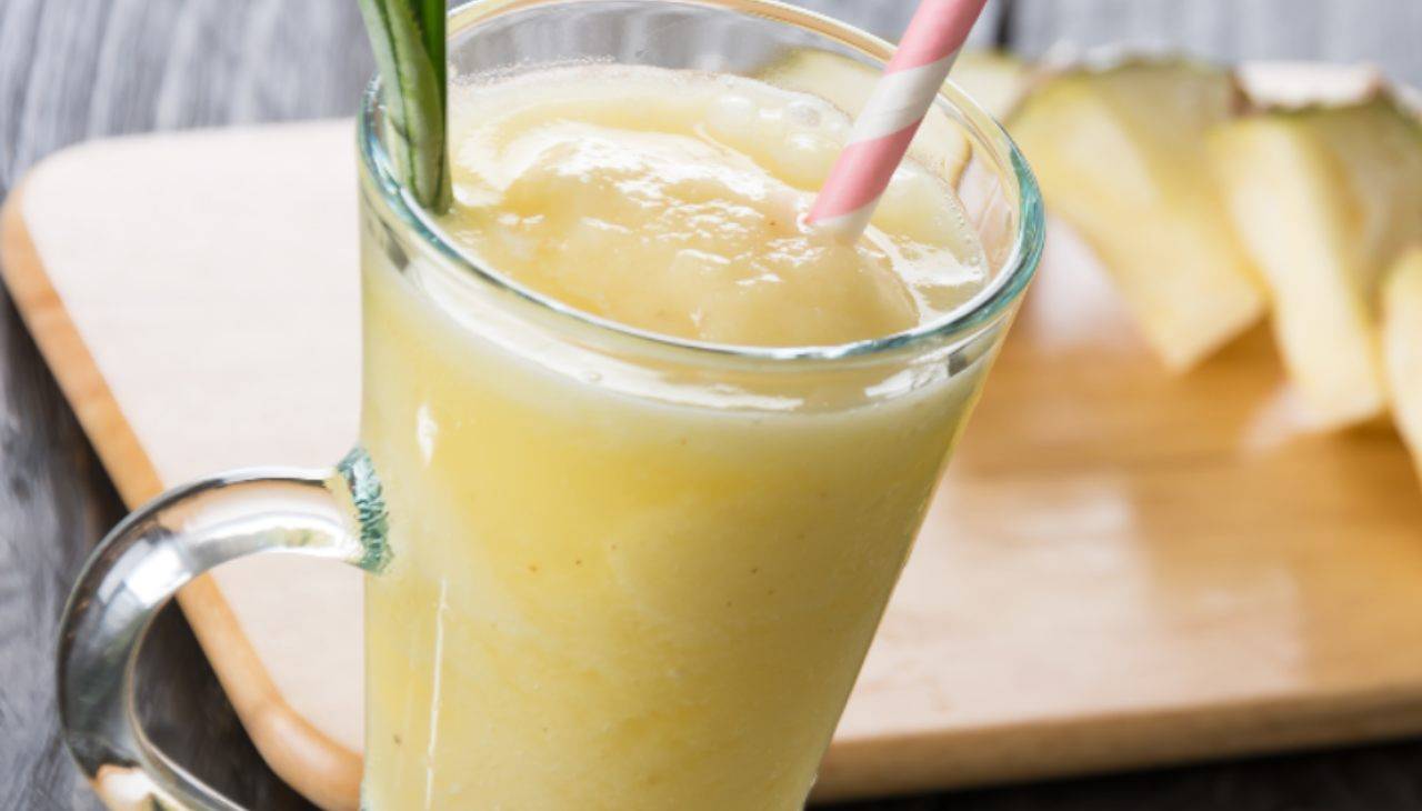 Cocktail alla ananas e yogurt - ricetta sprint