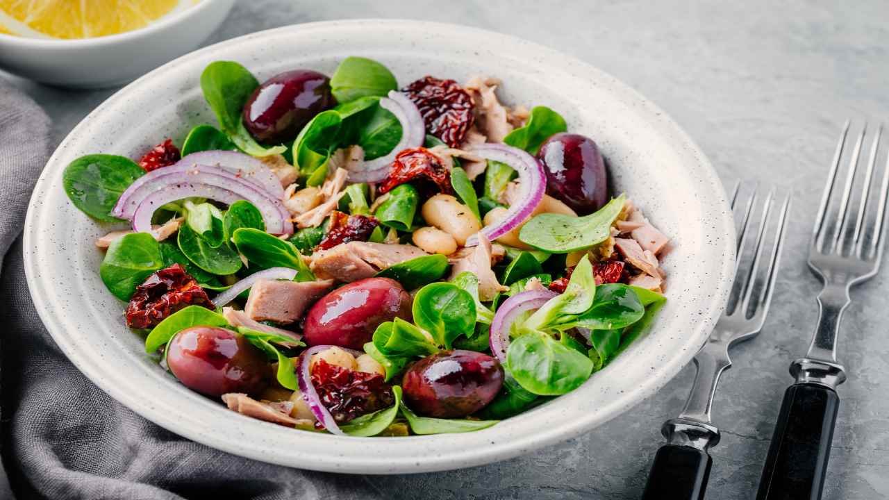 Fagioli all'insalata con cipolla