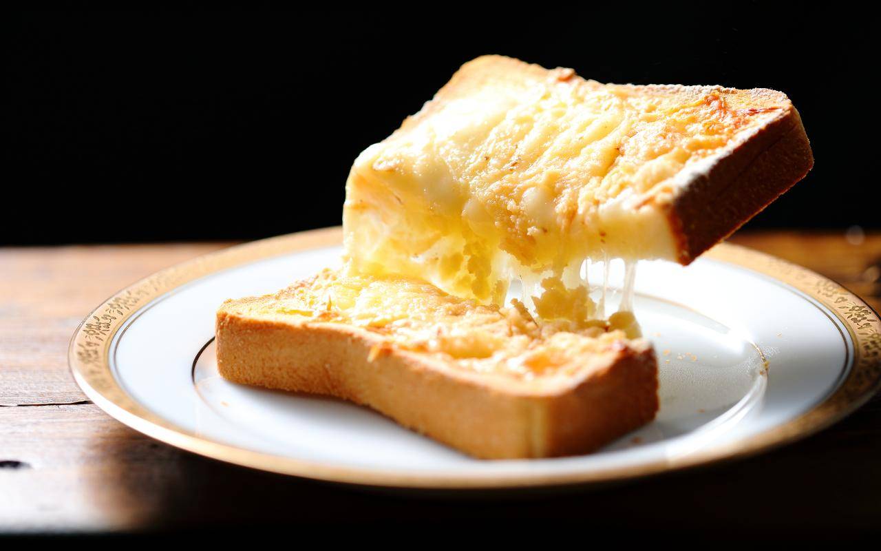 Fette di pane gratinate al forno FOTO ricettasprint