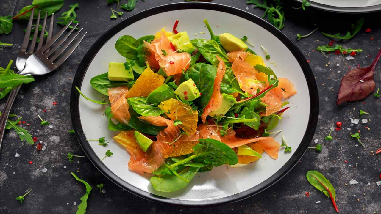 Insalata di salmone e avocado