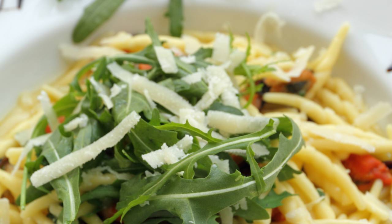 Insalata di trofie con parmigiano - ricettasprint